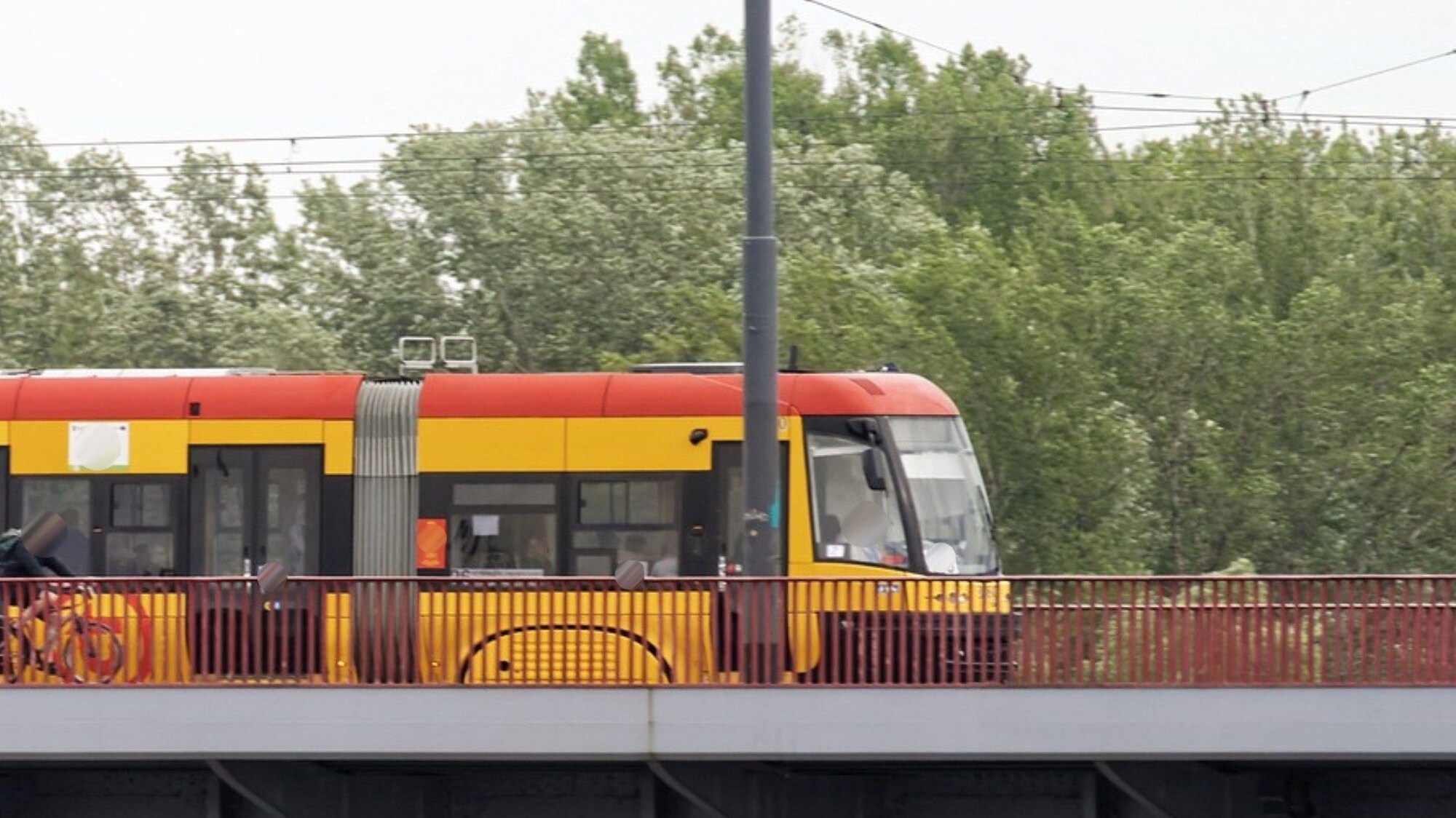 W Warszawie i Gdańsku tramwaje potrąciły pieszych Wezwano karetki Wprost