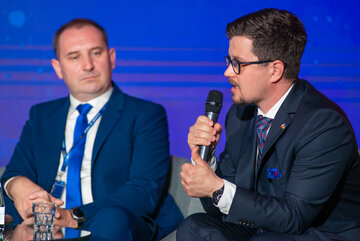 Wojciech Janek, Zastępca Dyrektora Centrum Rozwoju Przemysł&oacute;w Kreatywnych oraz&nbsp;Andrzej Kusiak, Dyrektor Zespołu Szk&oacute;ł w&nbsp;Nowej Sarzynie