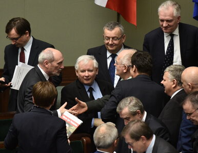 „Niedyskrecje parlamentarne”: Kaczyński rozważa dołączenie Kukiza do...