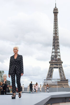 Miniatura: 76-letnia Helen Mirren podczas Paris...