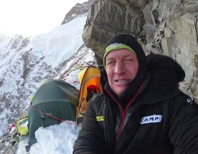 Miniatura: Denis Urubko ruszył sam na szczyt K2....