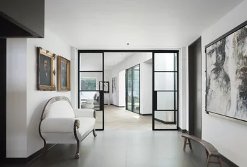 Minimalistyczne wnętrza z retro akcentami, projekt XUL Architecture downloadfor.press. xul