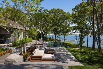 Sag Harbor Bay to nagrodzony projekt, w którym architektura krajobrazu podąża za naturą, a nie z nią rywalizuje 