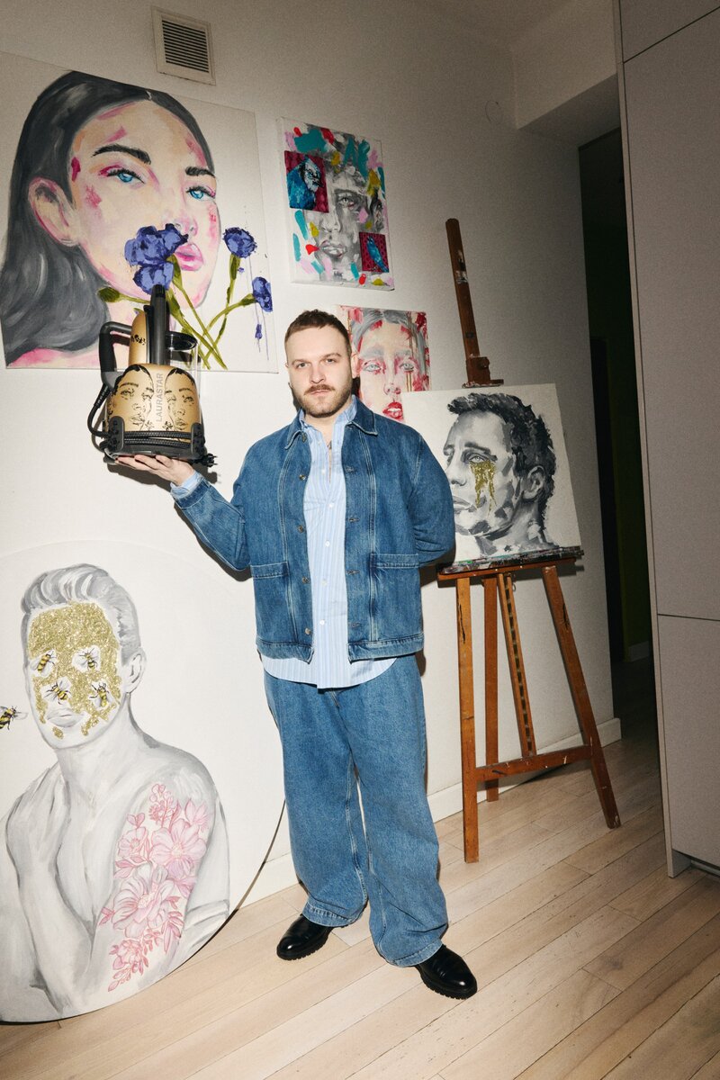 Laurastar Lift Xtra 1980 ręcznie malowany przez Mateusza Sudę &ndash; unikatowy generator pary stworzony specjalnie na&nbsp;aukcję 34. Finału Wielkiej Orkiestry Świątecznej Pomocy, łączący sztukę użytkową z&nbsp;zaawansowaną technologią