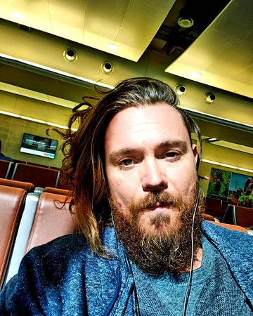 Clayne Crawford 