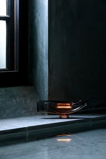 Lampa w kształcie wieloryba Yoshiki Matsuyama v2com, Yoshiki Matsuyama