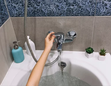 Miniatura: Myjesz wannę, a ona i tak wygląda na...