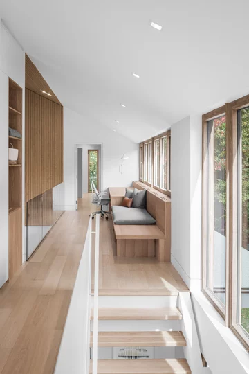 Drewniany dom w górach, projekt Thellend Fortin Architectes 