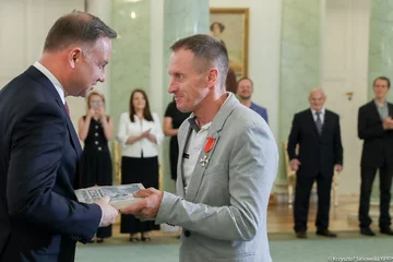 Denis Urubko z orderem od prezydenta 