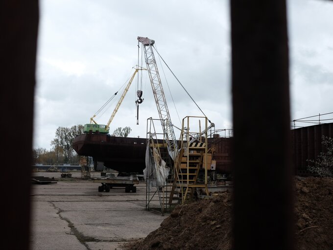 Ostatnie budowane w Płocku jednostki nadal stoją w stoczni