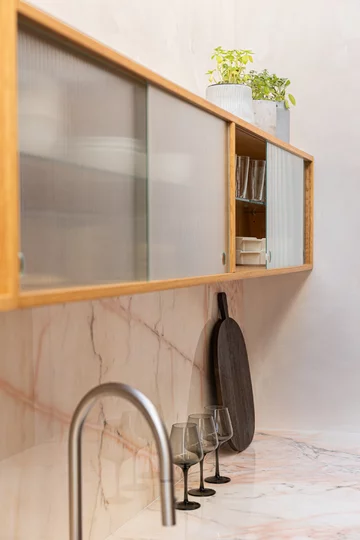 Drewniane meble do kuchni Wnętrze kuchni urządzonej drewnianymi meblami