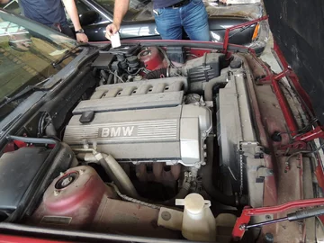 25-letnie BMW z bułgarskiego magazynu. Nigdy nie wyjechały na drogi 