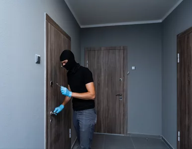 Miniatura: Proszek na progu lub moneta na...