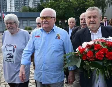 Miniatura: Wałęsa ostrzega w historyczny dzień....