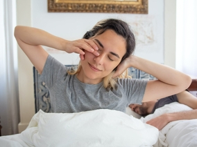 Rano masz „śpiochy” w oku? To bardzo dobrze, ale pod pewnymi warunkami