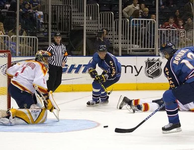 Miniatura: Hokeista otrzyma nagrodę po... siedemnastu...