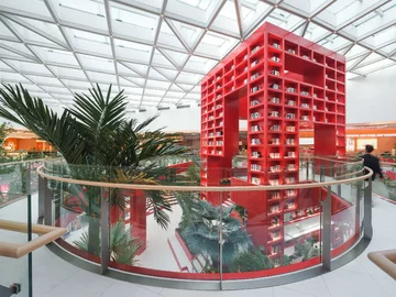 Atrium centrum handlowego w Qingdao zaprojektowane przez CLOU architects na wzór miasta przyszłości v2com, 3565-14, CLOU architects