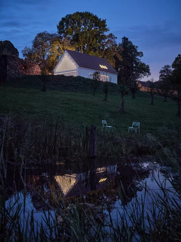 Mały dom w starym sadzie, projekt Jan Žaloudek 