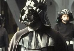 Darth Vader był wujkiem Luke'a Skywalkera.