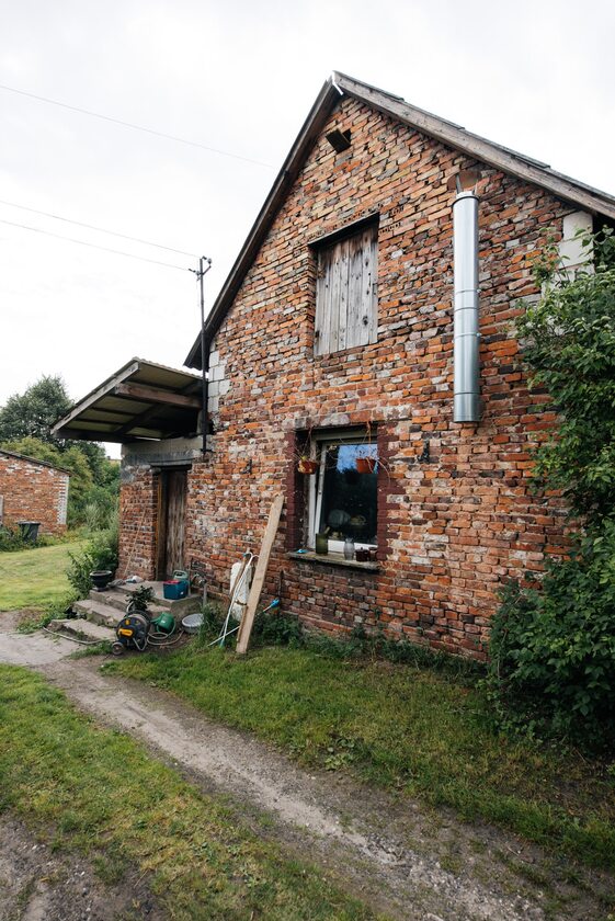Dom w miejscowości Sławniów przed remontem ekipy „Nasz Nowy Dom” 