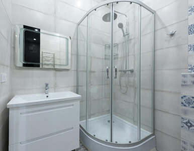 Miniatura: Czarne plamy w kabinie prysznicowej?...