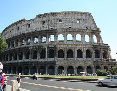 Miniatura: Próba sił pod Koloseum....