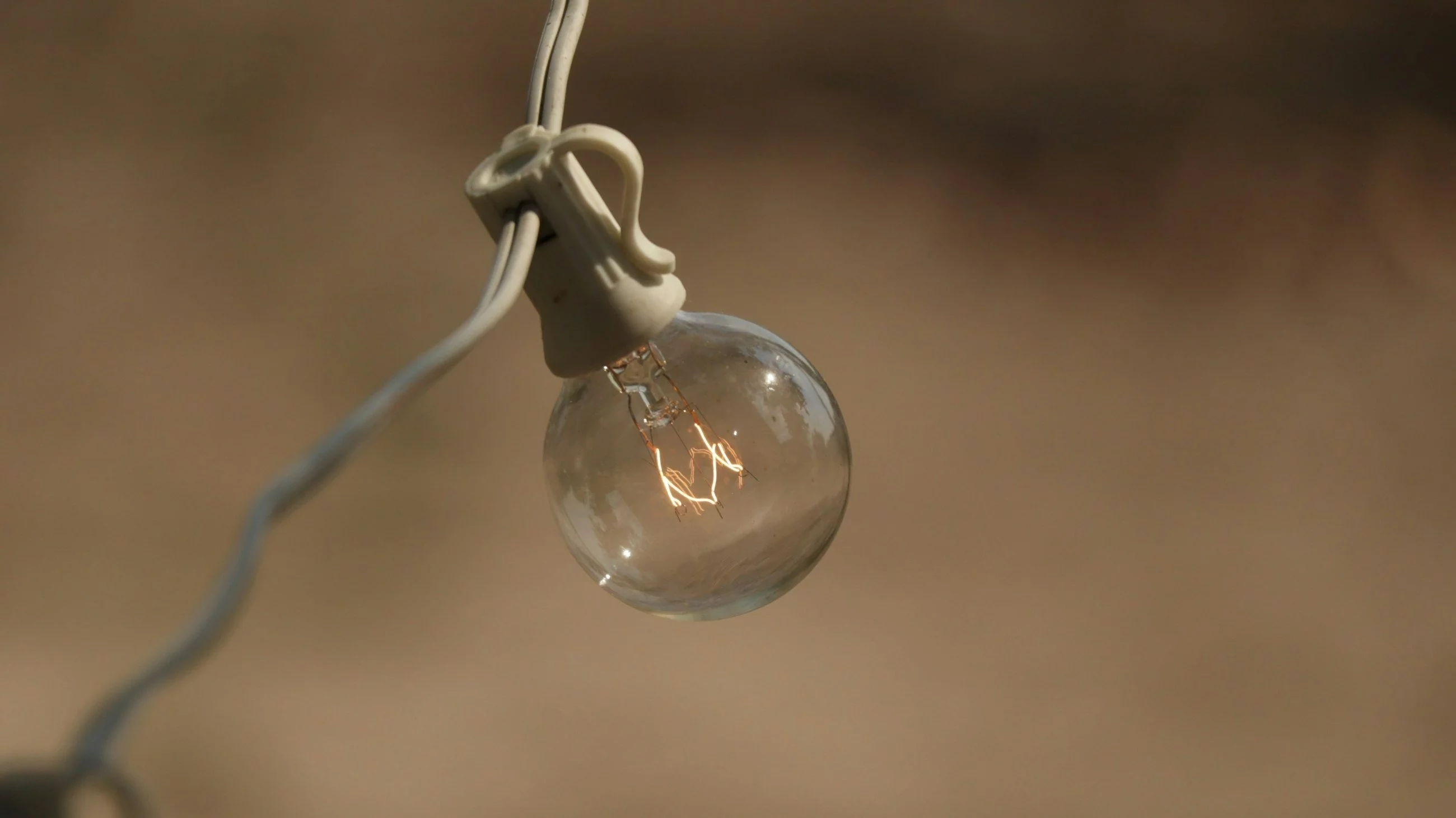 Co jest jednostką natężenia prądu elektrycznego?