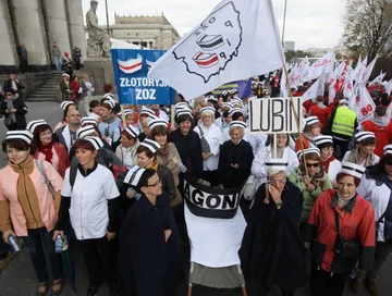 Manifestacja zorganizowana przez Ogólnopolski Związek Zawodowy Pielęgniarek i "Sierpień 80" (fot. PAP/Paweł Supernak)