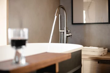 Stary kamienny dom w nowoczesnym wydaniu Dinesen, Kylie, kamienna chatka, dom