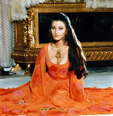 Jane Seymour w filmie „Żyj i pozwól umrzeć” (1973) 