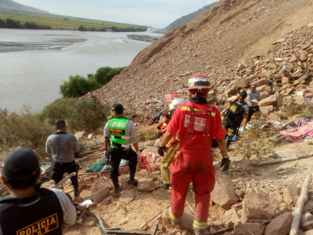 Akcja ratunkowa przy trasie w Peru 