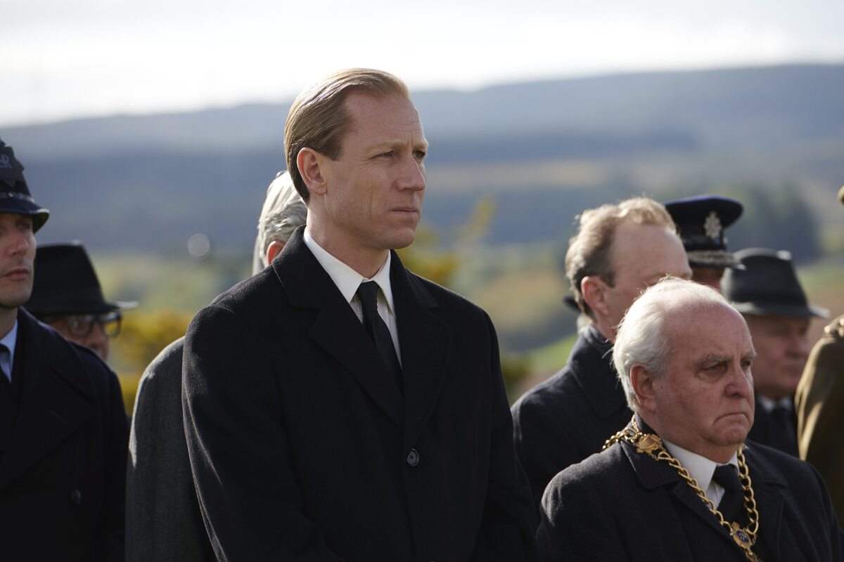 Tobias Menzies jako książę Filip w „The Crown” 