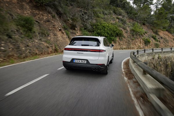 Miniatura: Porsche Cayenne S E-Hybrid