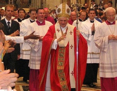 Miniatura: Benedykt XVI: chrzest lekarstwem przeciwko...