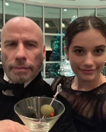 Łysy John Travolta i jego córka Ella 