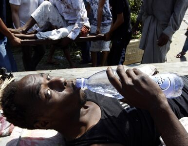 Miniatura: Stosy ciał w Trypolisie. "Ranni jęczeli i...