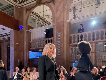 Eva Minge podczas pokazu „Siedem Grzechów Współczesnych” 