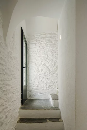 Remont domu rybaka w Hiszpanii, projekt Bea Portabella + Jordi Pagès 