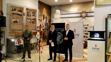 Konferencja prasowa poświęcona sprowadzeniu zwłok oficer&oacute;w