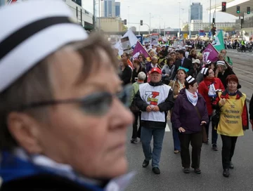 Manifestacja zorganizowana przez Ogólnopolski Związek Zawodowy Pielęgniarek i "Sierpień 80" (fot. PAP/Paweł Supernak)