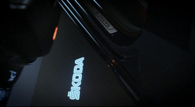 Skoda Superb (teaser)