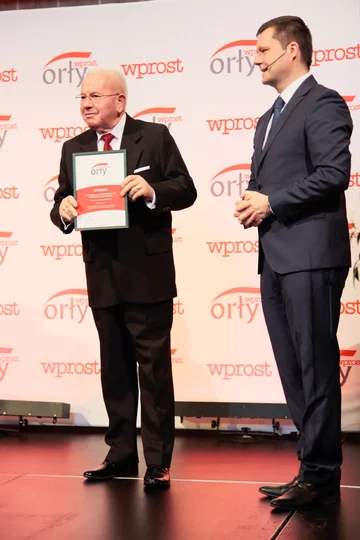 Orły Tygodnika „Wprost” 2016 na Pomorzu ENERGA S.A., Grupa Lotos S.A. oraz prezydent Gdyni Wojciech Szczurek zostali laureatami Orłów Tygodnika „Wprost” na Pomorzu. Nagrody wręczono w poniedziałek w sopockim Sheraton Hotel. Statuetkę w imieniu prezydenta Gdyni odebrała wiceprezydent Katarzyna Gruszecka-Spychała.