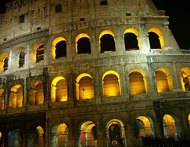 Miniatura: Koloseum zaświeciło przeciw karze śmierci