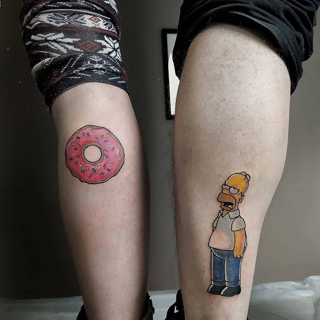 Pasujące tatuaże z motywem z „Simpsonów” 