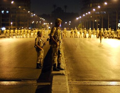 Miniatura: Egipska armia strzela do zwolenników...