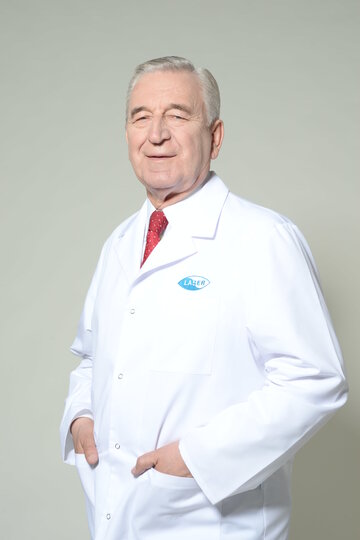 Prof. Jerzy Szaflik. Założyciel Centrum Mikrochirurgii Oka. Wieloletni kierownik Katedry i&nbsp;Kliniki Okulistyki II&nbsp;Wydziału Lekarskiego Warszawskiego Uniwersytetu Medycznego