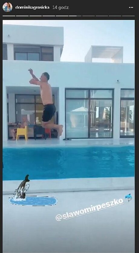 Sławomir Peszko uchwycony pod czas skoku do basenu przez Dominikę Grosicką 