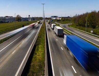 Miniatura: Zadłużenie firm transportowych na...