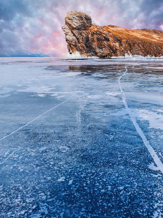 Zdjęcie na zamarzniętym jeziorze Bajkał 