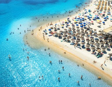 Miniatura: Na tej plaży trzeba rezerwować miejsce....